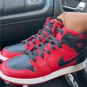 Red/black youth Jordan’s